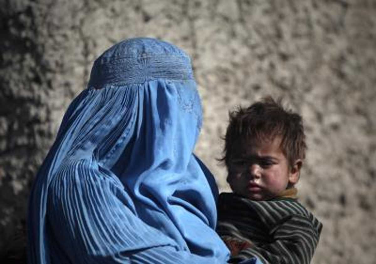 तालिबान के महिलाओं के दफ्तर जाने पर रोक के बाद 3 विदेशी एनजीओ ने अभियान बंद किया